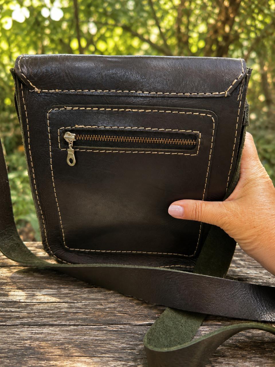 The Mianè sling/over the shoulder handbag.